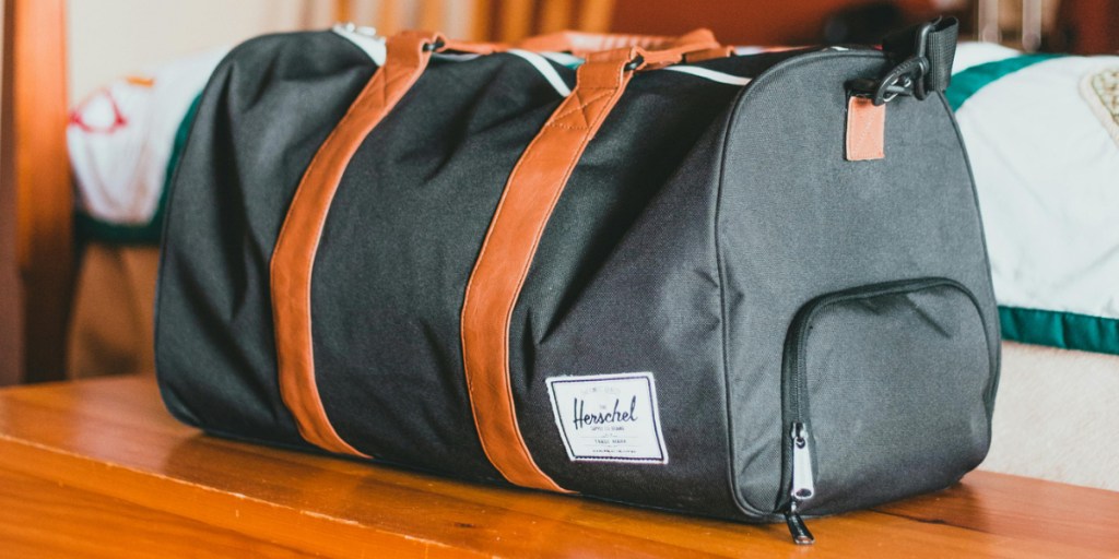 WHAT THINGS DO YOU NEED TO CARRY IN YOUR GYM&nbsp;BAG?